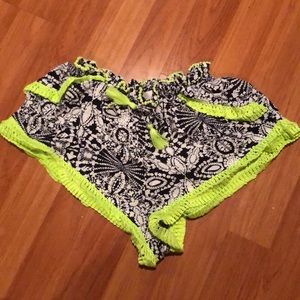 Soft printed short shorts